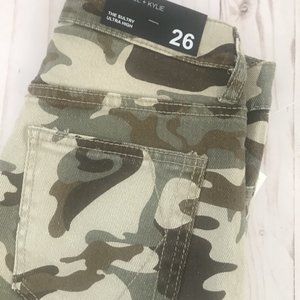 Kendall + Kylie Camo High Waisted Jeans W/26  NWT
